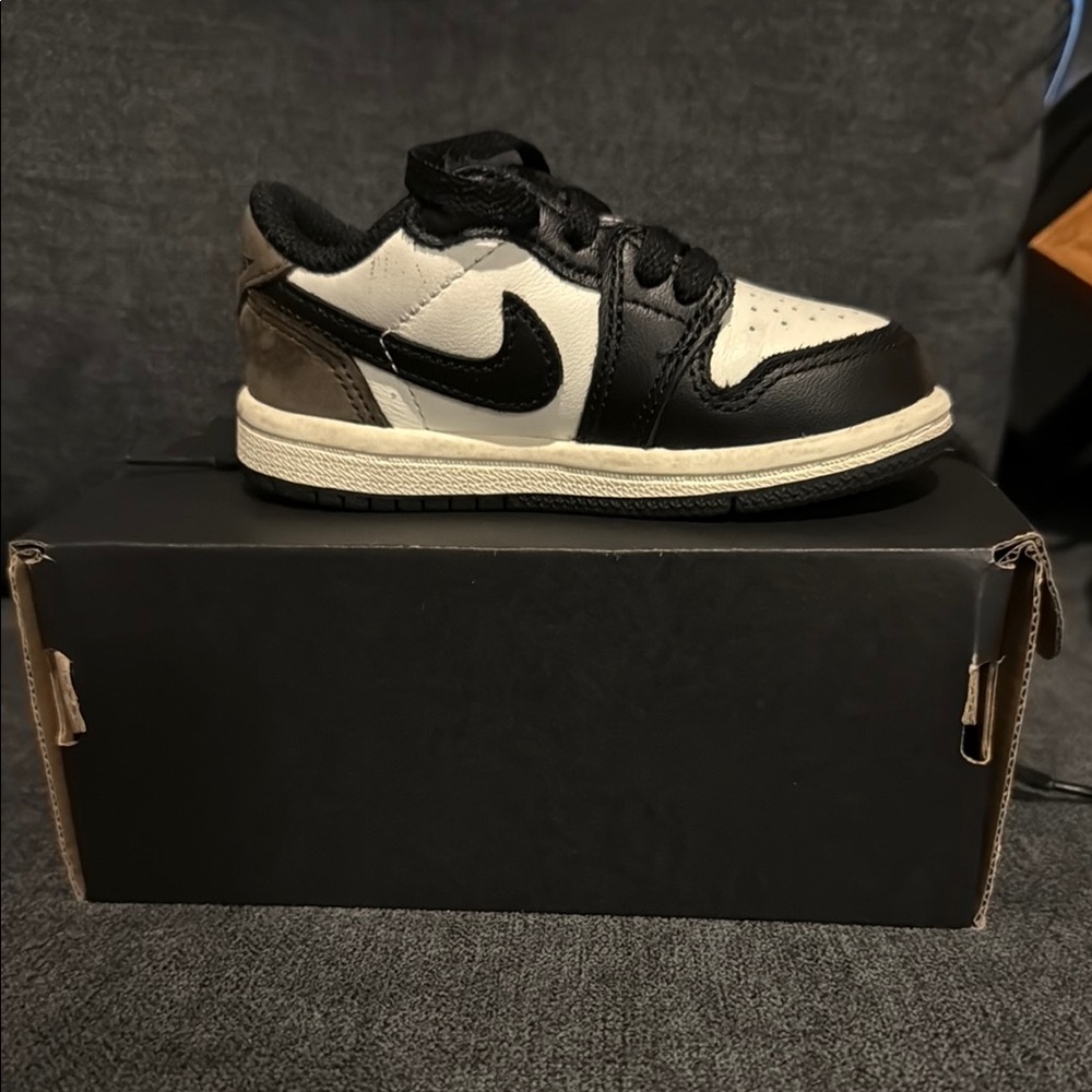 Nike Black and White Sneakers Iconic Design